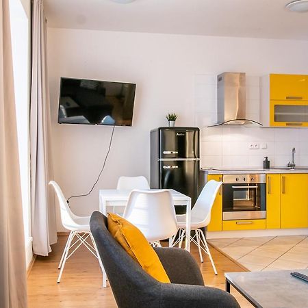 Yellow Apartment Ostrava Exterior photo