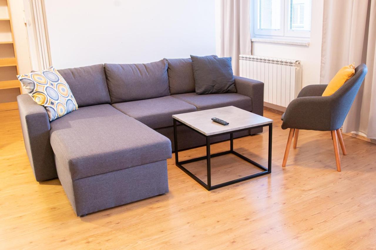 Yellow Apartment Ostrava Exterior photo