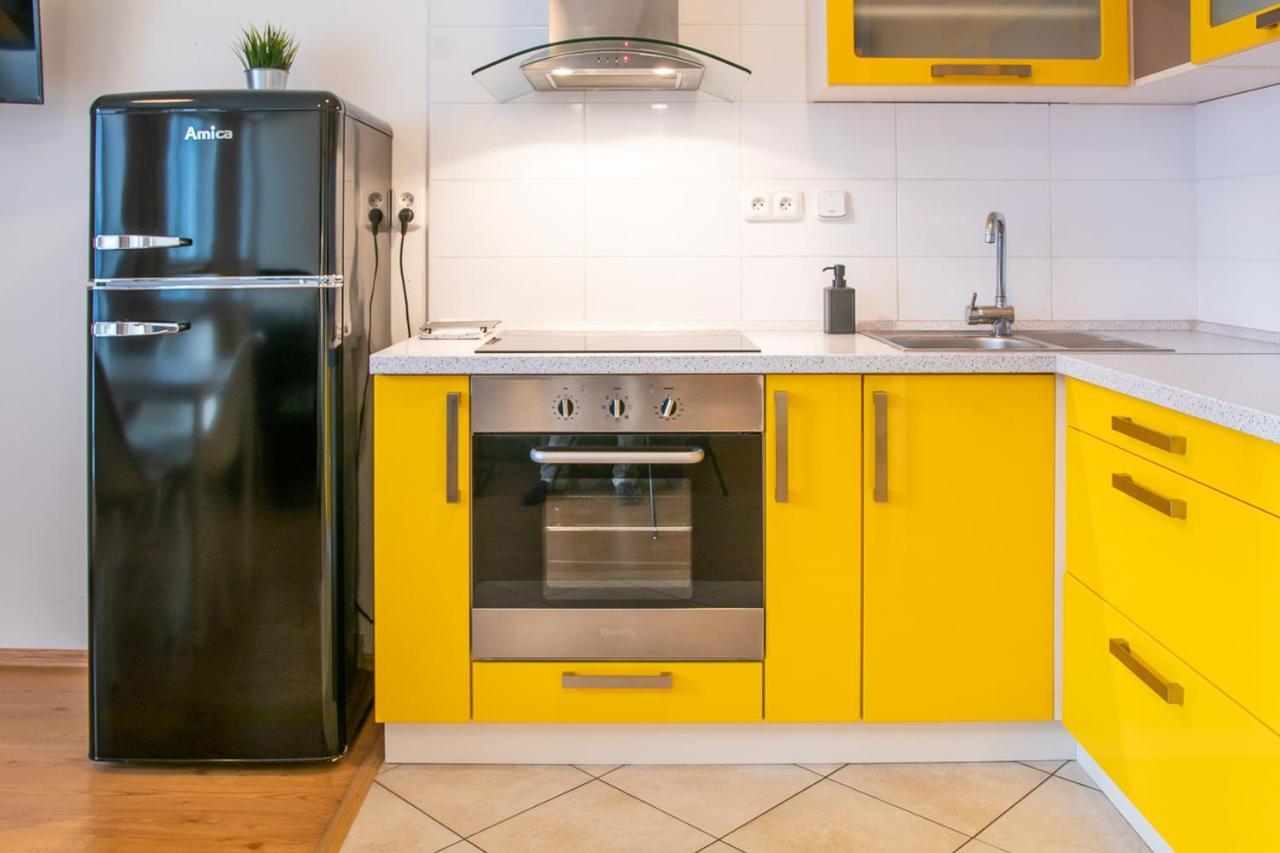 Yellow Apartment Ostrava Exterior photo
