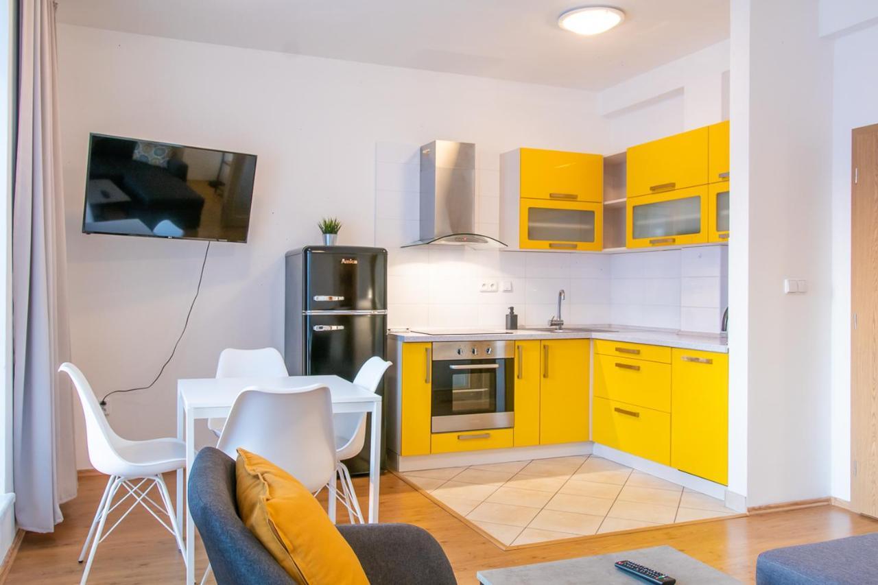 Yellow Apartment Ostrava Exterior photo