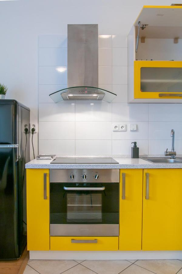 Yellow Apartment Ostrava Exterior photo
